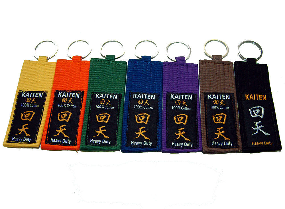 KAITEN Schlüsselanhänger in Gürtelfarbe - 11,5 x 4,5 cm - mit Schlüsselring (Gelb, Orange, Grün, Blau, Violett, Braun, Schwarz)