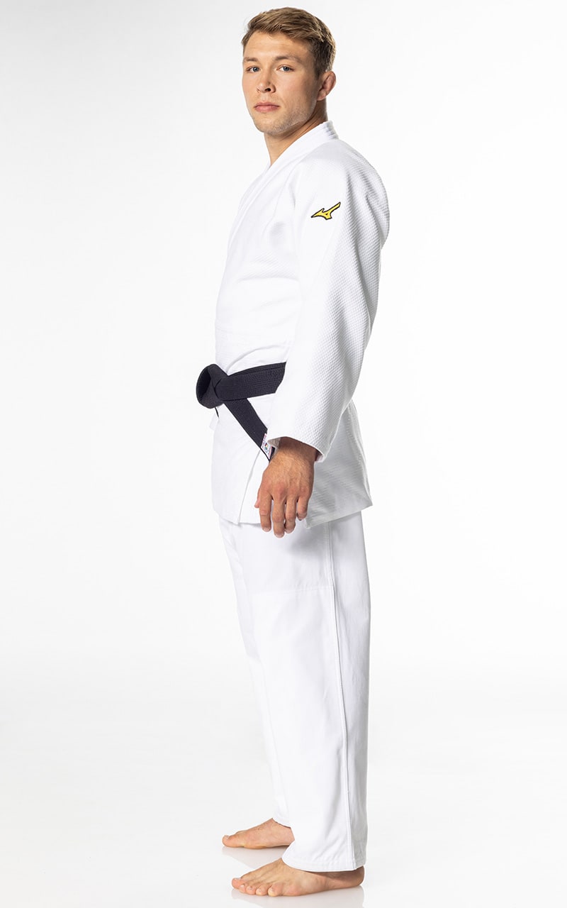 MIZUNO Judoanzug Yusho lll IJF weiß - 750g Mischgewebe - Profi Judo Gi SET Judojacke, Judohose mit Schnürbund