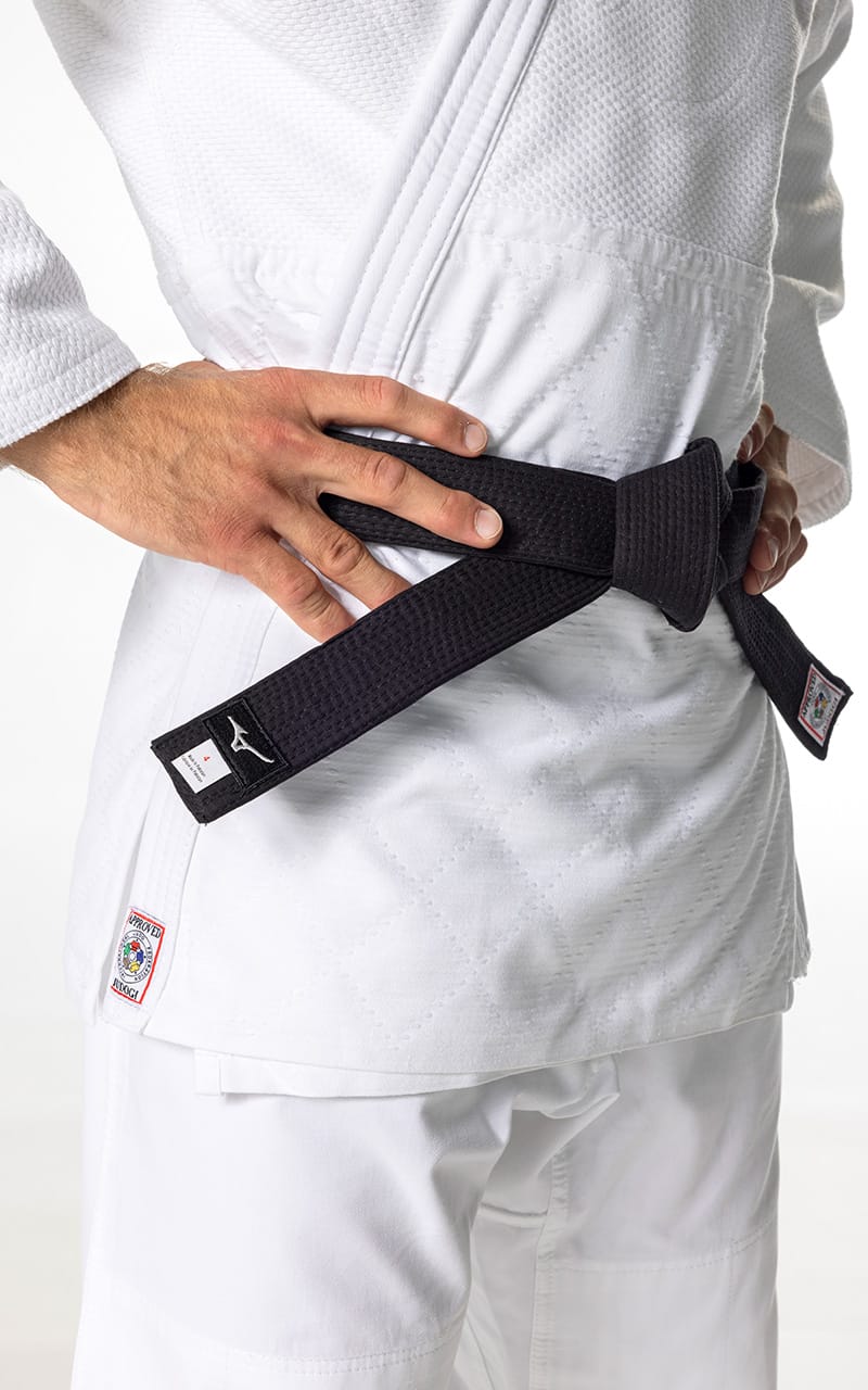MIZUNO Judoanzug Yusho lll IJF weiß - 750g Mischgewebe - Profi Judo Gi SET Judojacke, Judohose mit Schnürbund