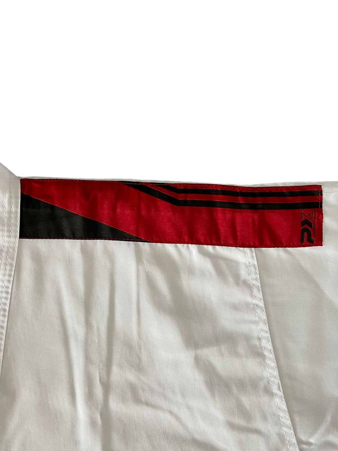 Taekwondo Dobok Basic V-Revers weiß mit Schulterstreifen schwarz-rot - SET (Schlupfjacke, Hose, weißer Gürtel)