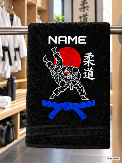 Judo-Handtuch bestickt - Personalisiert mit Namen und Gürtelgrad - Judo Stickerei Bestickung