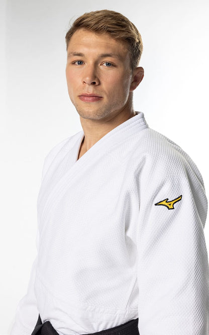 MIZUNO Judoanzug Yusho lll IJF weiß - 750g Mischgewebe - Profi Judo Gi SET Judojacke, Judohose mit Schnürbund